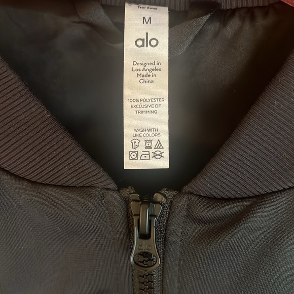 ALO Yoga Wintry Line Cropped Jacket - Picture 13 of 16